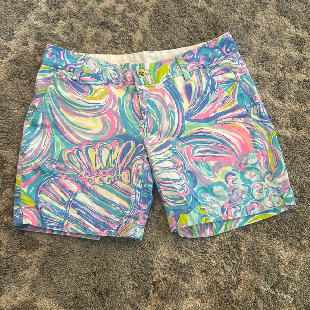 Beautiful Lilly Pulitzer Jayne Short size 2